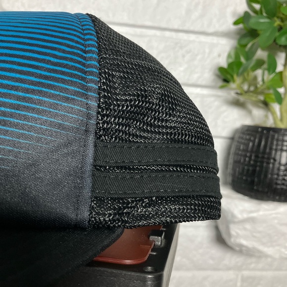 Vintage Oakley Black and Blue Trucker surfer Hat logo spell out embroidered - Picture 4 of 9